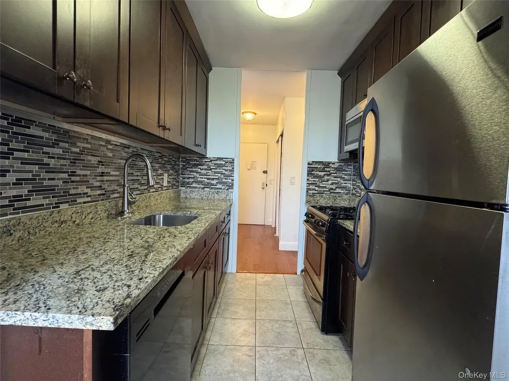 825 Morrison Avenue Bronx NY 10473