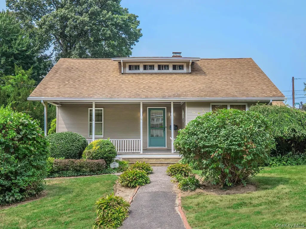 39 Cody Avenue Glen Head NY 11545