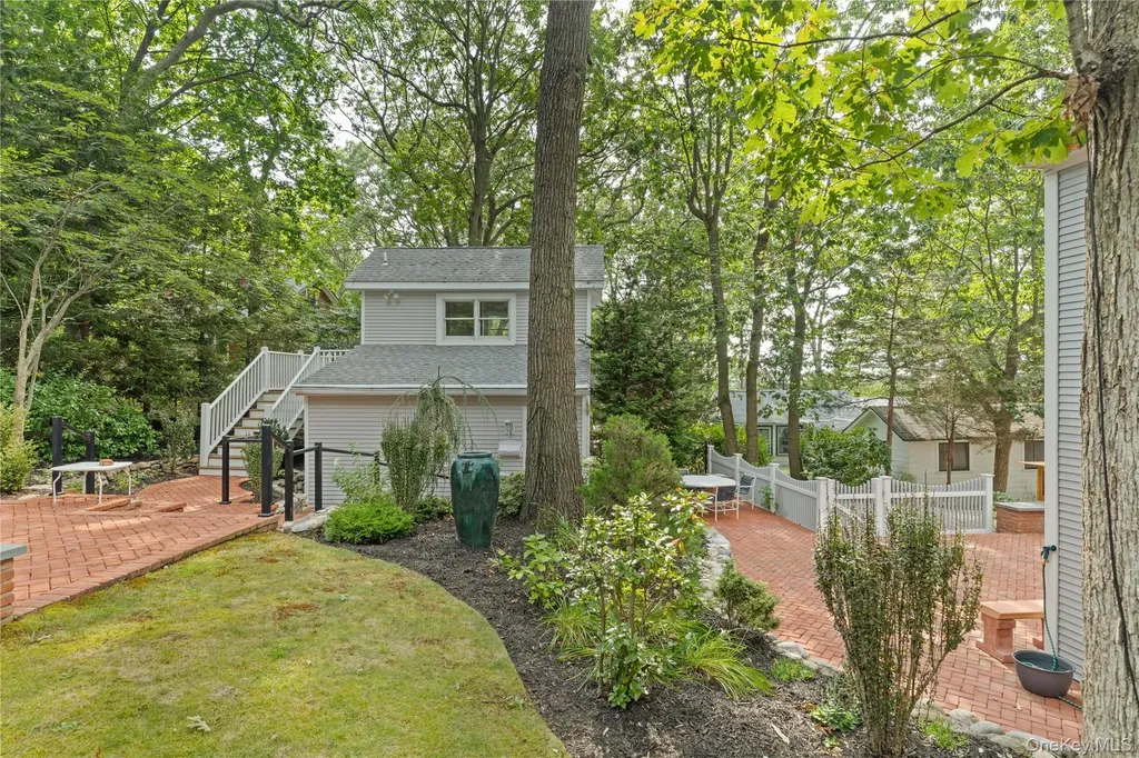 52 Hillside Road Stony Brook NY 11790