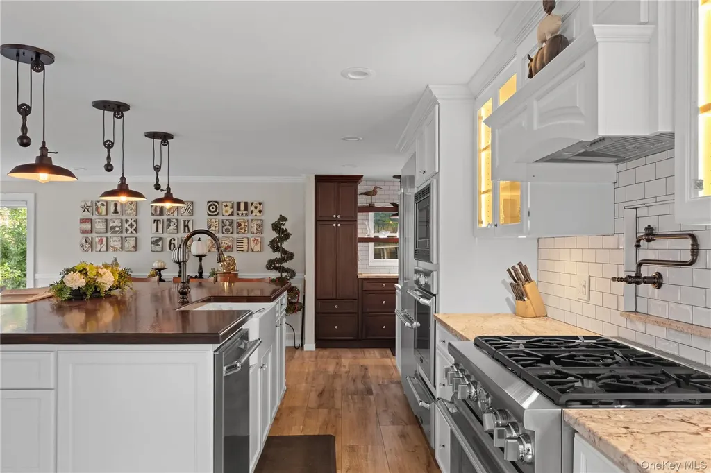 52 Hillside Road Stony Brook NY 11790