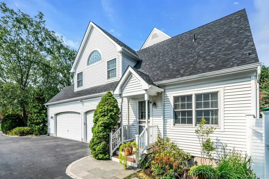 55 Grasslands Circle Mount Sinai NY 11766