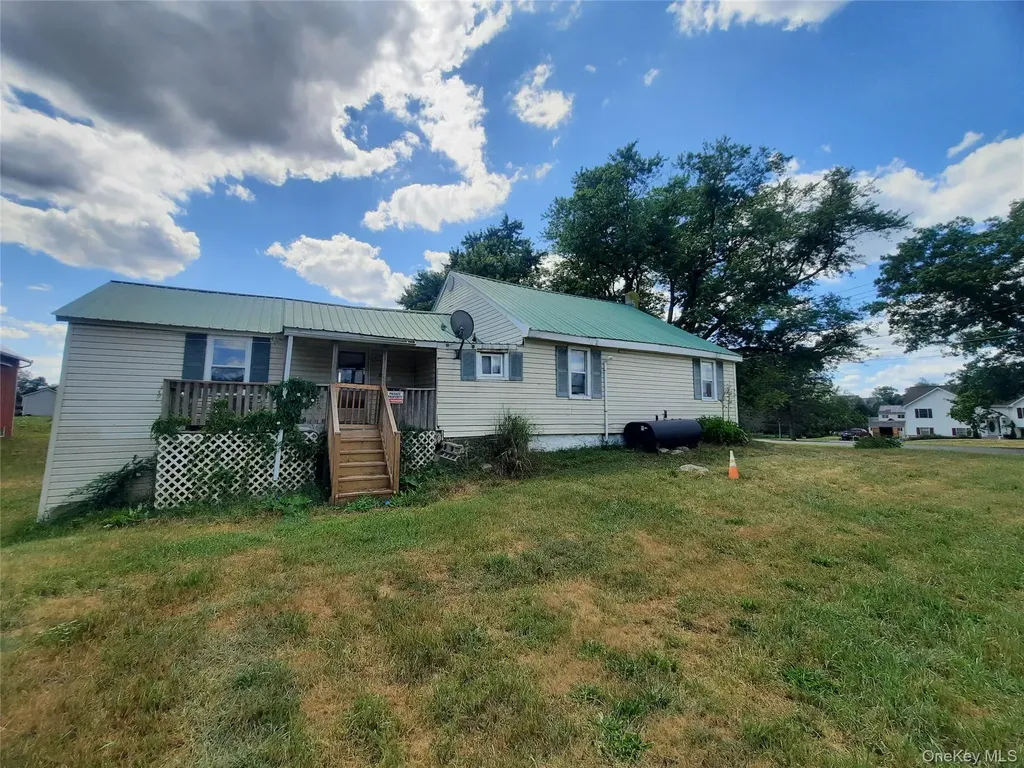 202 Ridgebury Road New Hampton NY 10958