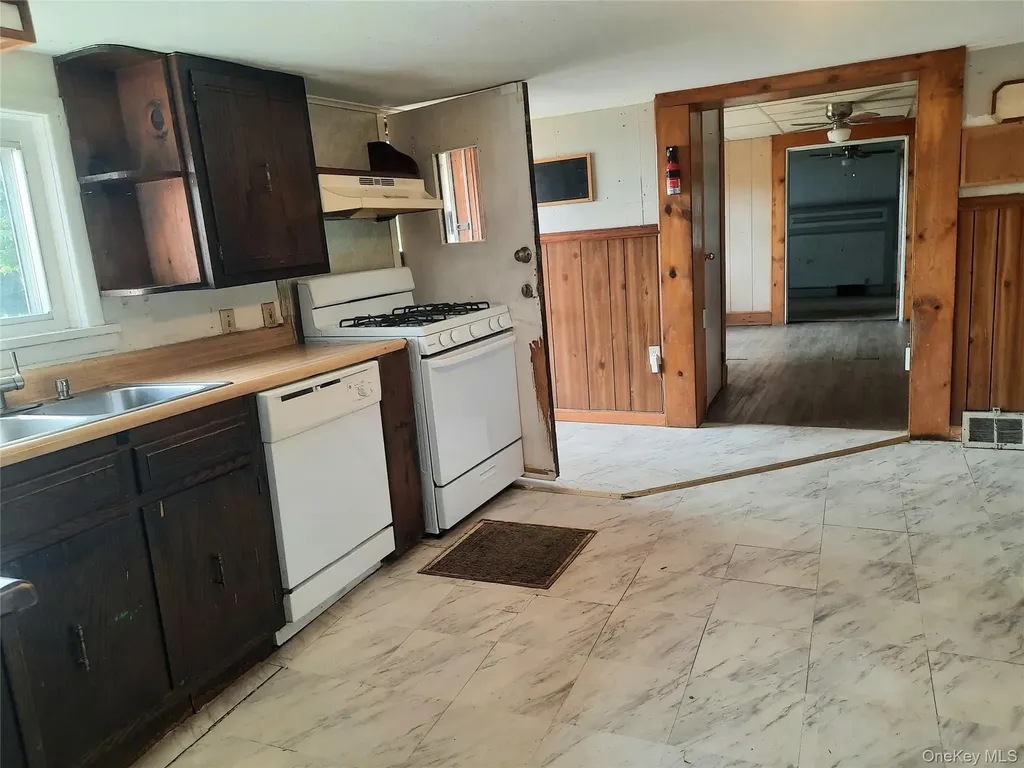 202 Ridgebury Road New Hampton NY 10958