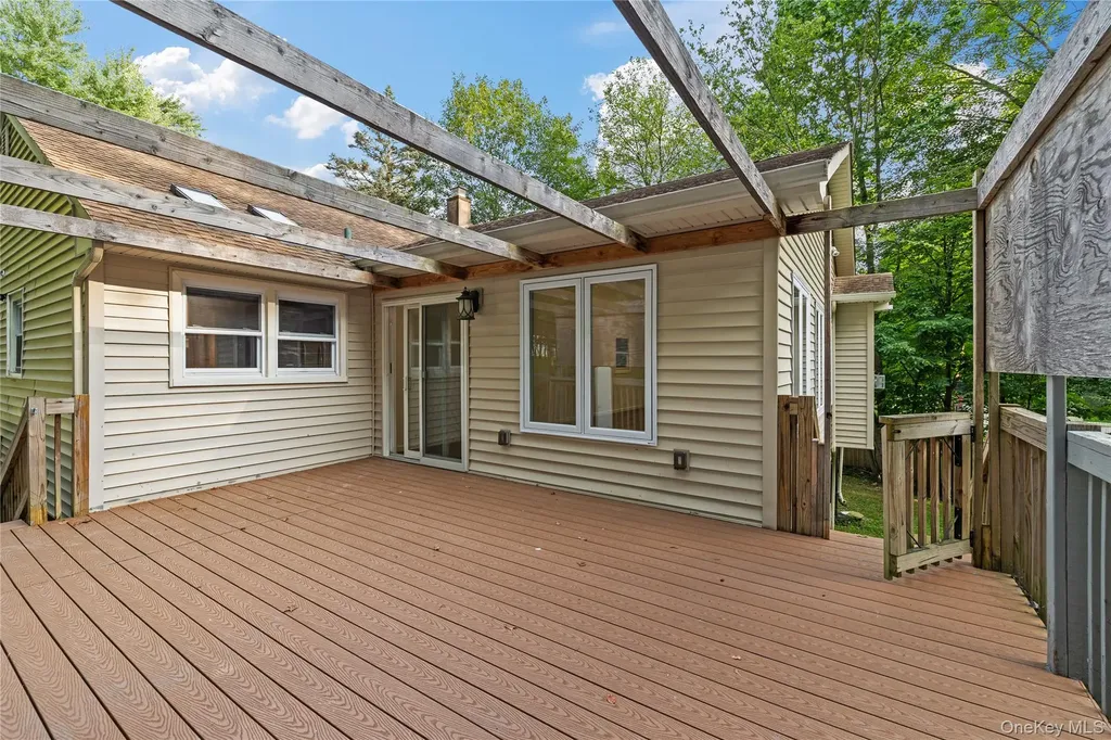 11 Brookview Boulevard Chestnut Ridge NY 10977