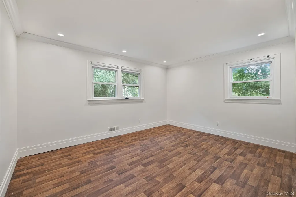 11 Brookview Boulevard Chestnut Ridge NY 10977