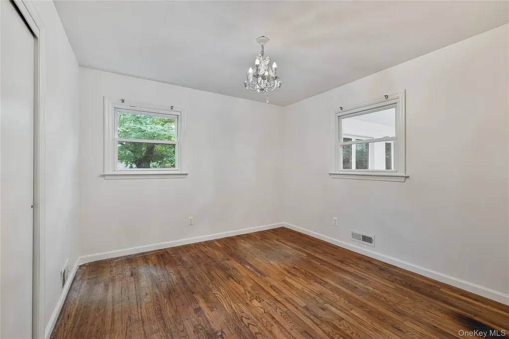 11 Brookview Boulevard Chestnut Ridge NY 10977