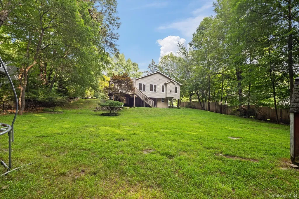 11 Brookview Boulevard Chestnut Ridge NY 10977