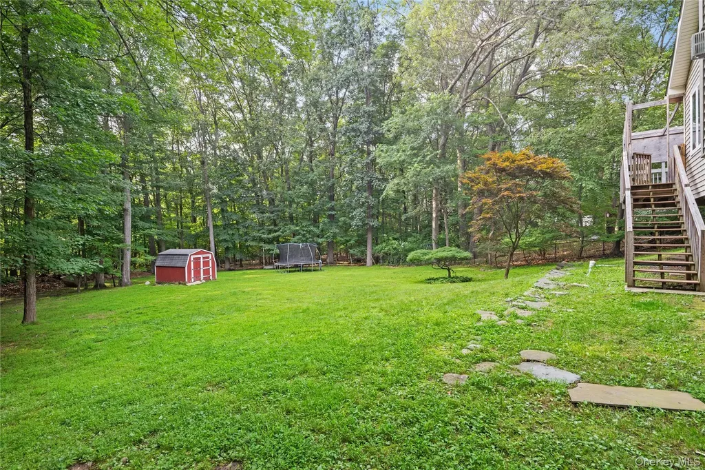 11 Brookview Boulevard Chestnut Ridge NY 10977