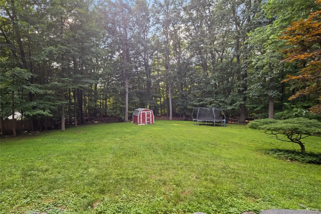 11 Brookview Boulevard Chestnut Ridge NY 10977