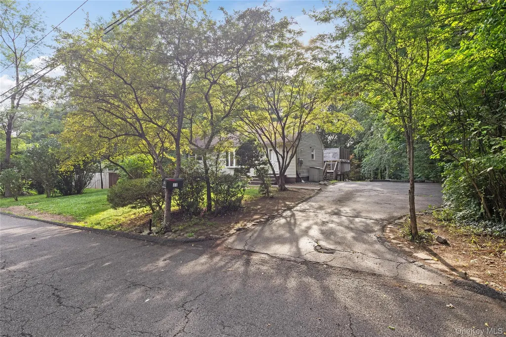 11 Brookview Boulevard Chestnut Ridge NY 10977