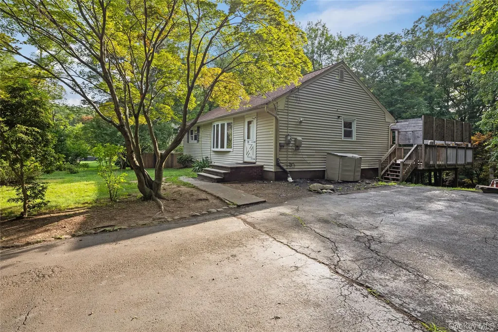 11 Brookview Boulevard Chestnut Ridge NY 10977