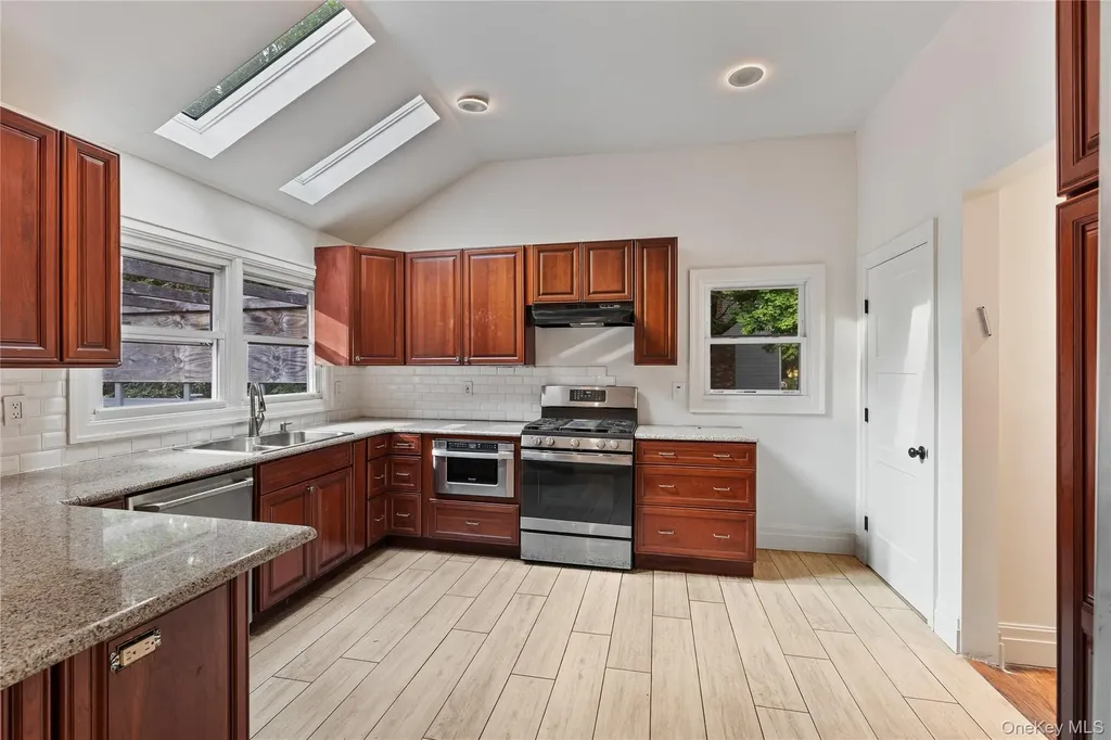 11 Brookview Boulevard Chestnut Ridge NY 10977