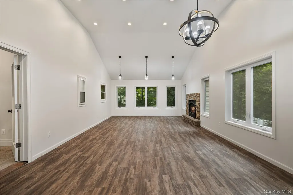 11 Brookview Boulevard Chestnut Ridge NY 10977