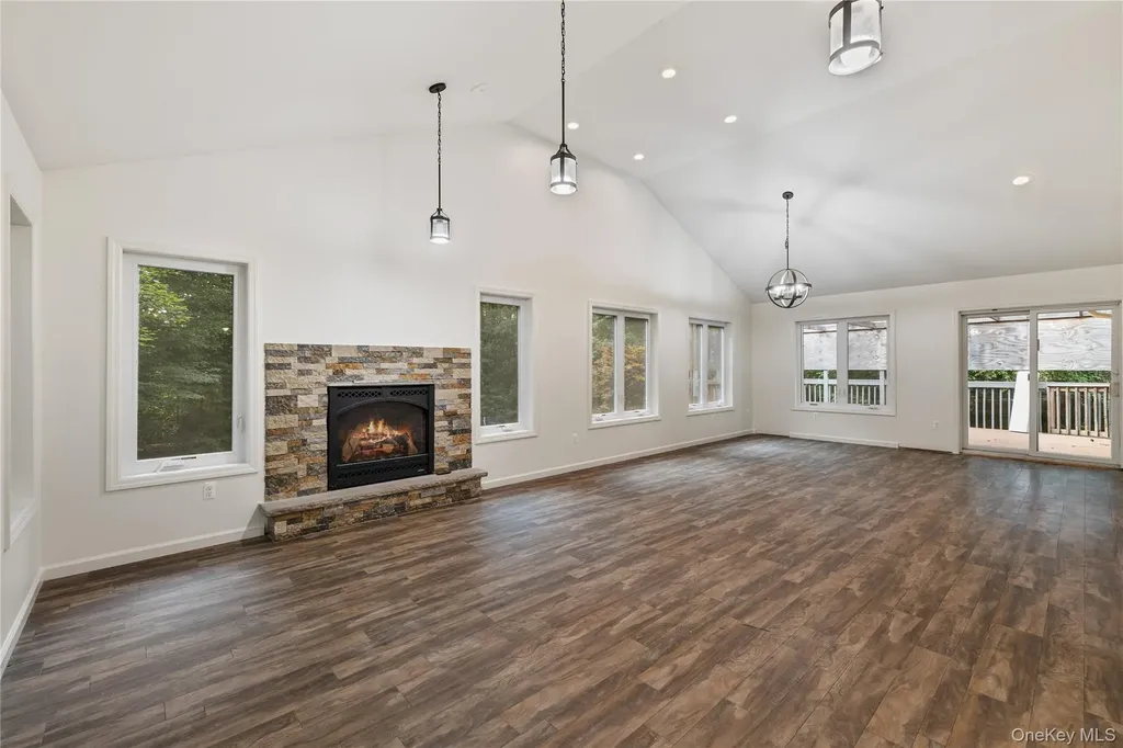 11 Brookview Boulevard Chestnut Ridge NY 10977