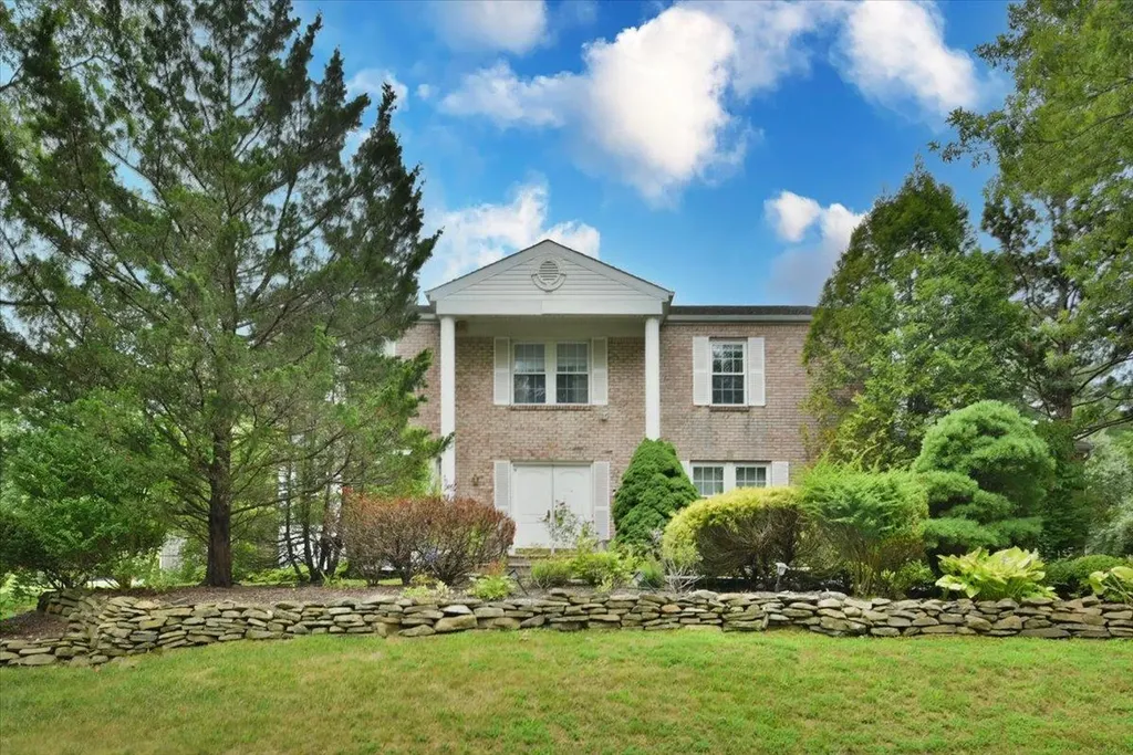 60 Willis Lane Syosset NY 11791