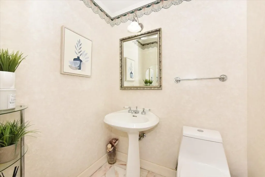 60 Willis Lane Syosset NY 11791