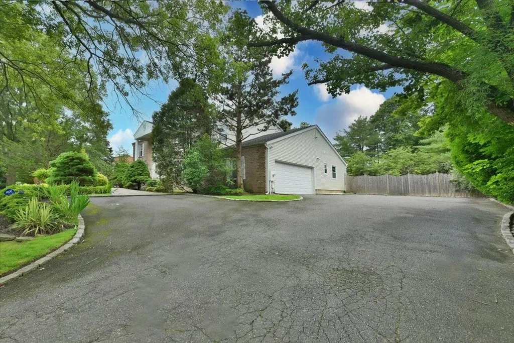 60 Willis Lane Syosset NY 11791