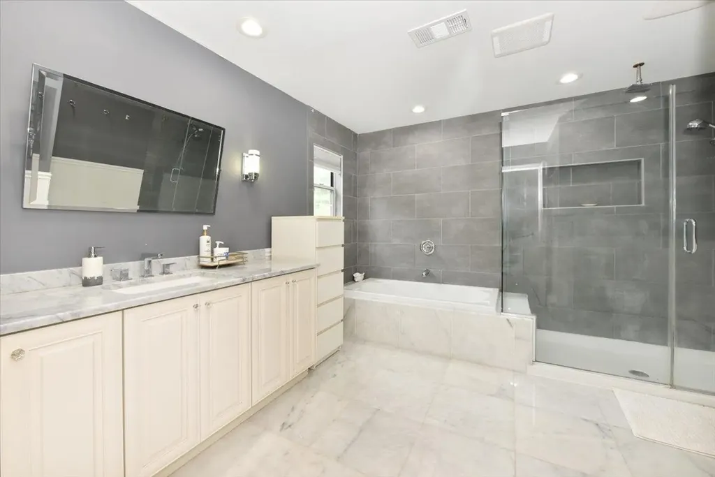 60 Willis Lane Syosset NY 11791