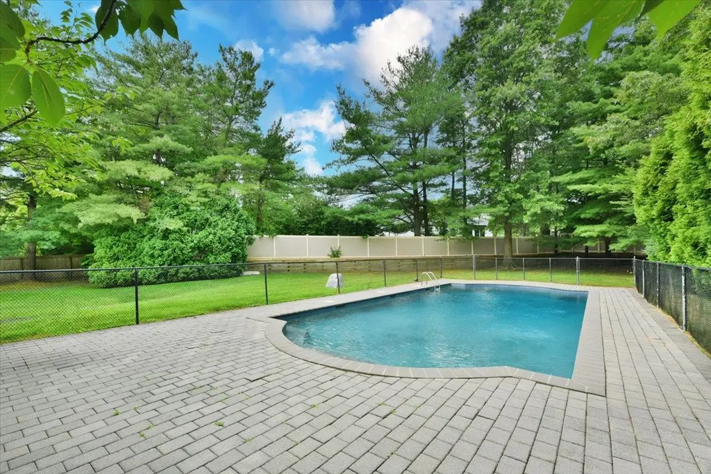 60 Willis Lane Syosset NY 11791