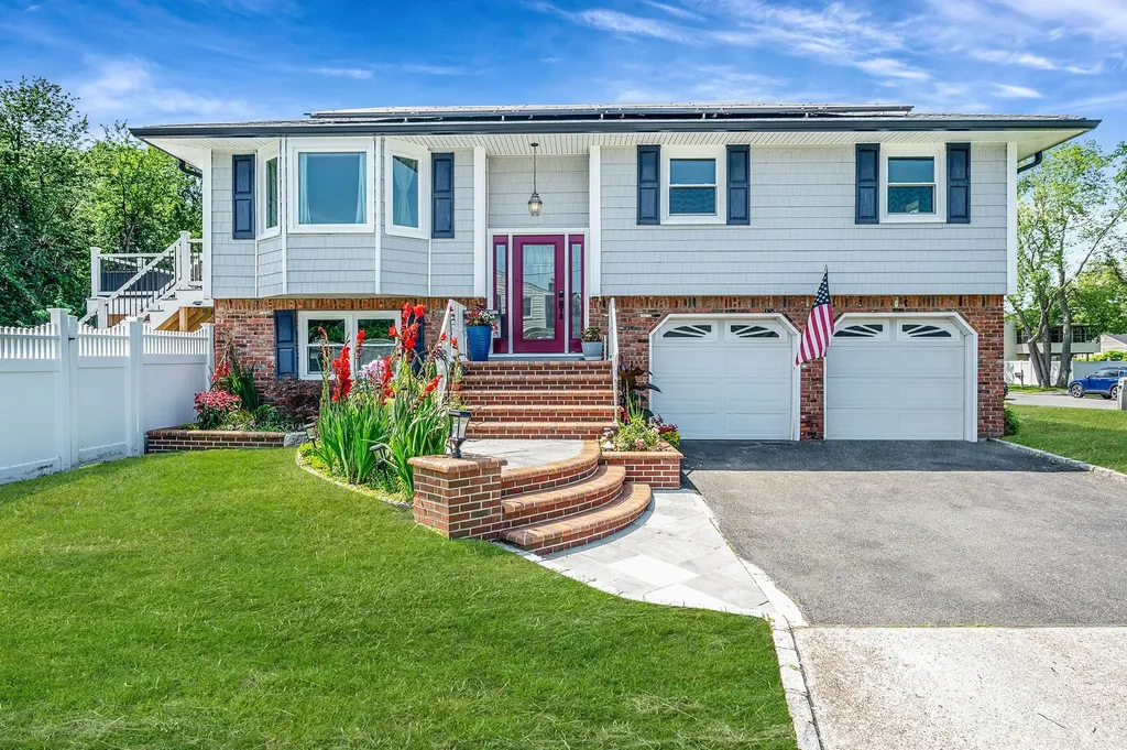 6 Holly Road Oakdale NY 11769
