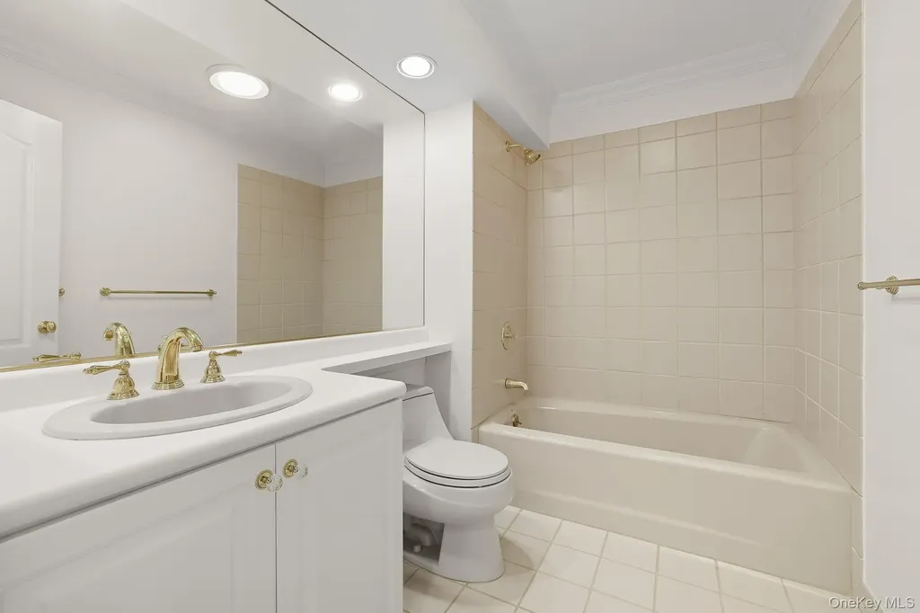 27 Doral Greens Drive E Rye Brook NY 10573