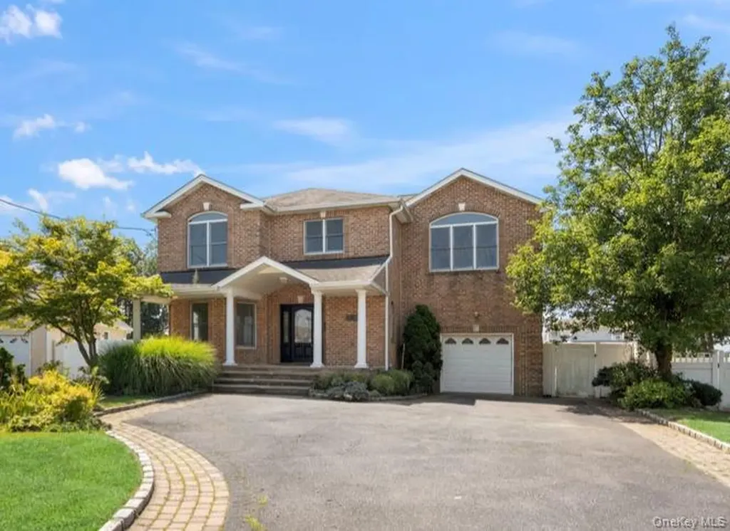 70 S Crescent Drive Farmingdale NY 11735