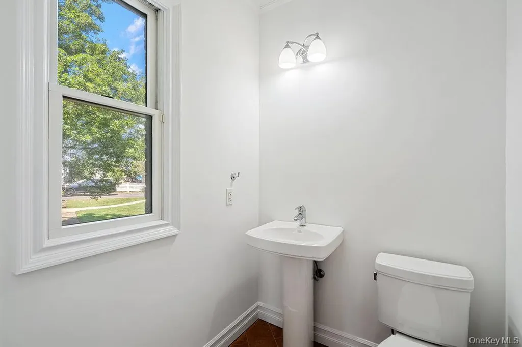 70 S Crescent Drive Farmingdale NY 11735
