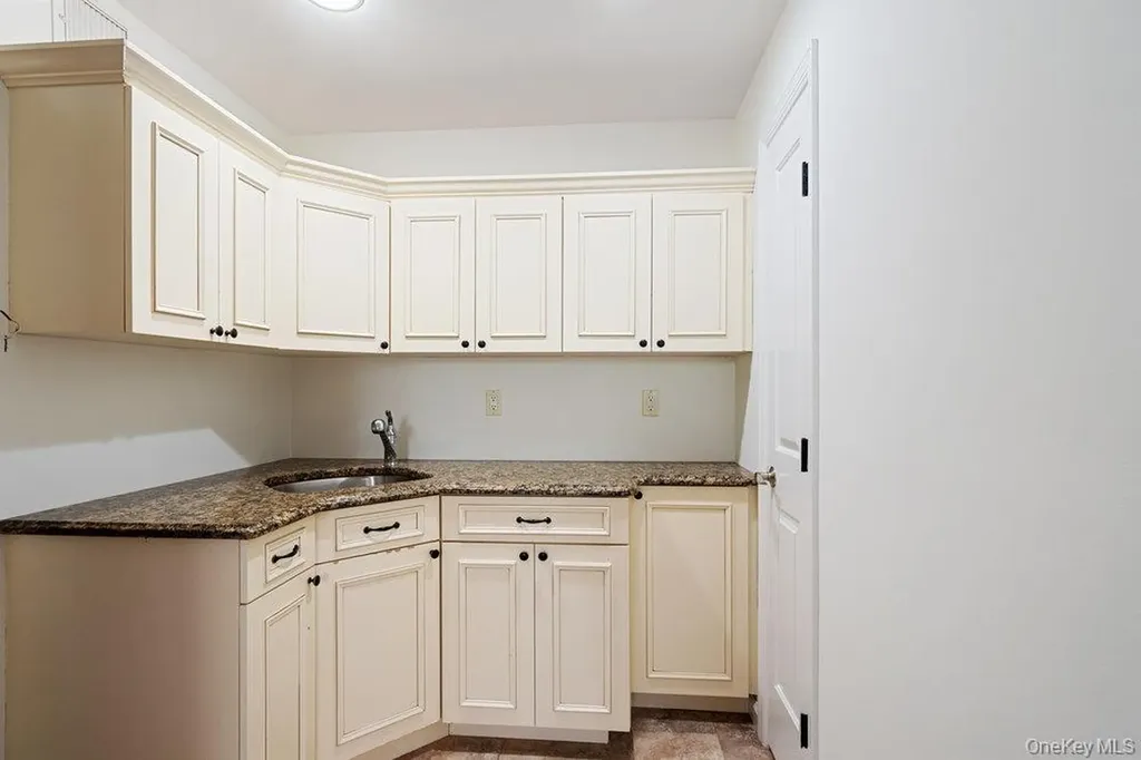 70 S Crescent Drive Farmingdale NY 11735
