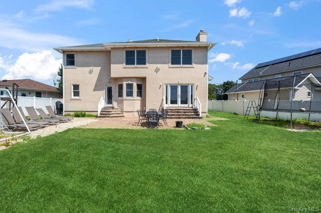 70 S Crescent Drive Farmingdale NY 11735