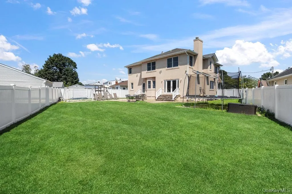 70 S Crescent Drive Farmingdale NY 11735