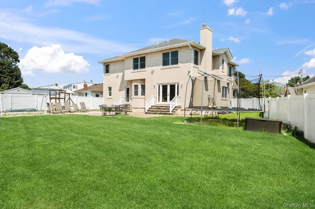 70 S Crescent Drive Farmingdale NY 11735