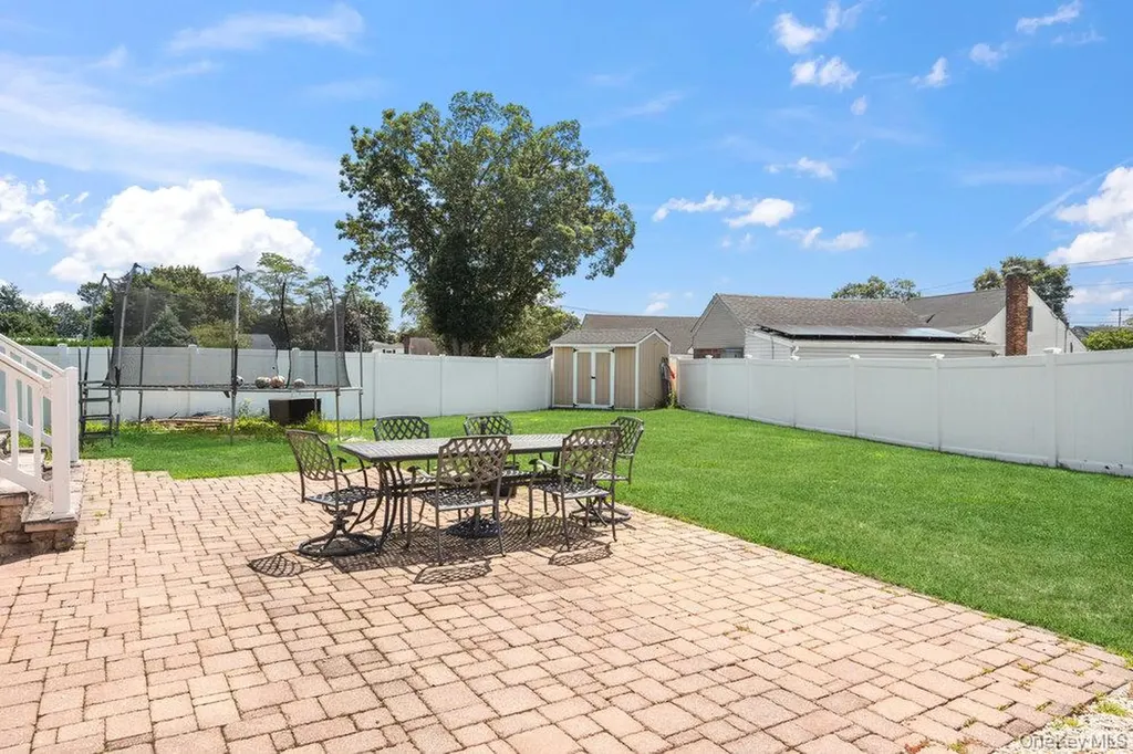70 S Crescent Drive Farmingdale NY 11735