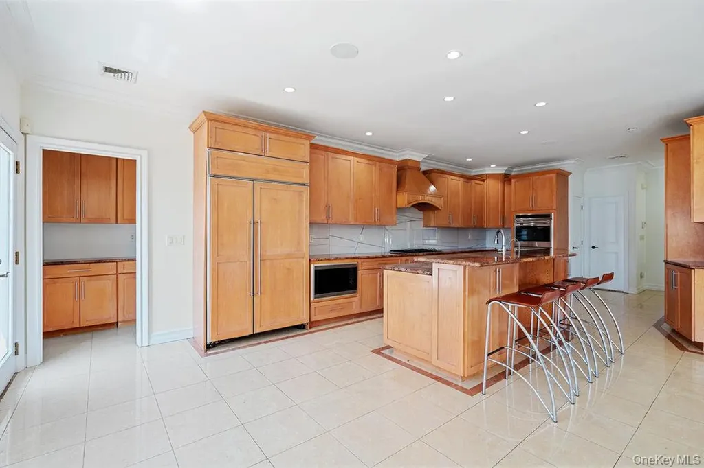 70 S Crescent Drive Farmingdale NY 11735