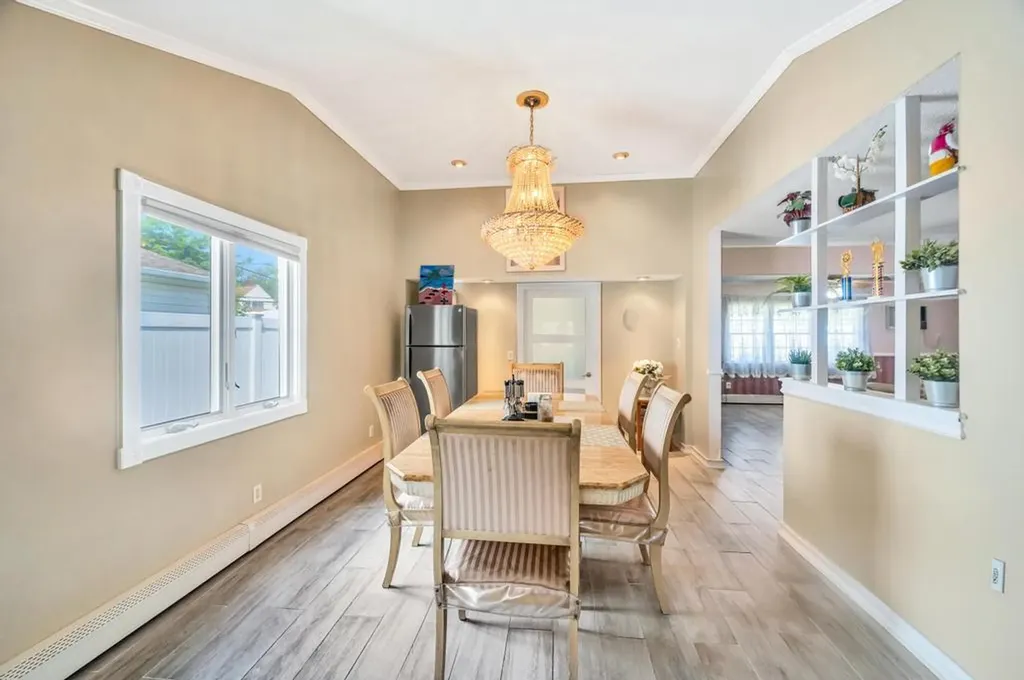 43 W Cabot Lane Westbury NY 11590