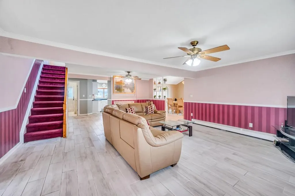 43 W Cabot Lane Westbury NY 11590