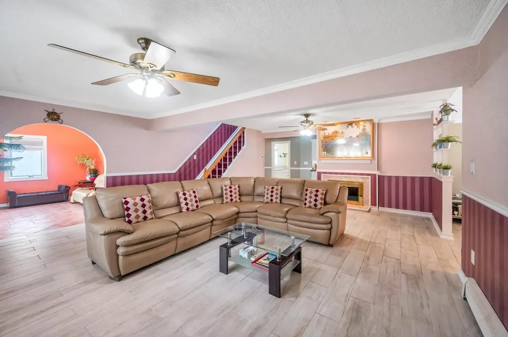 43 W Cabot Lane Westbury NY 11590