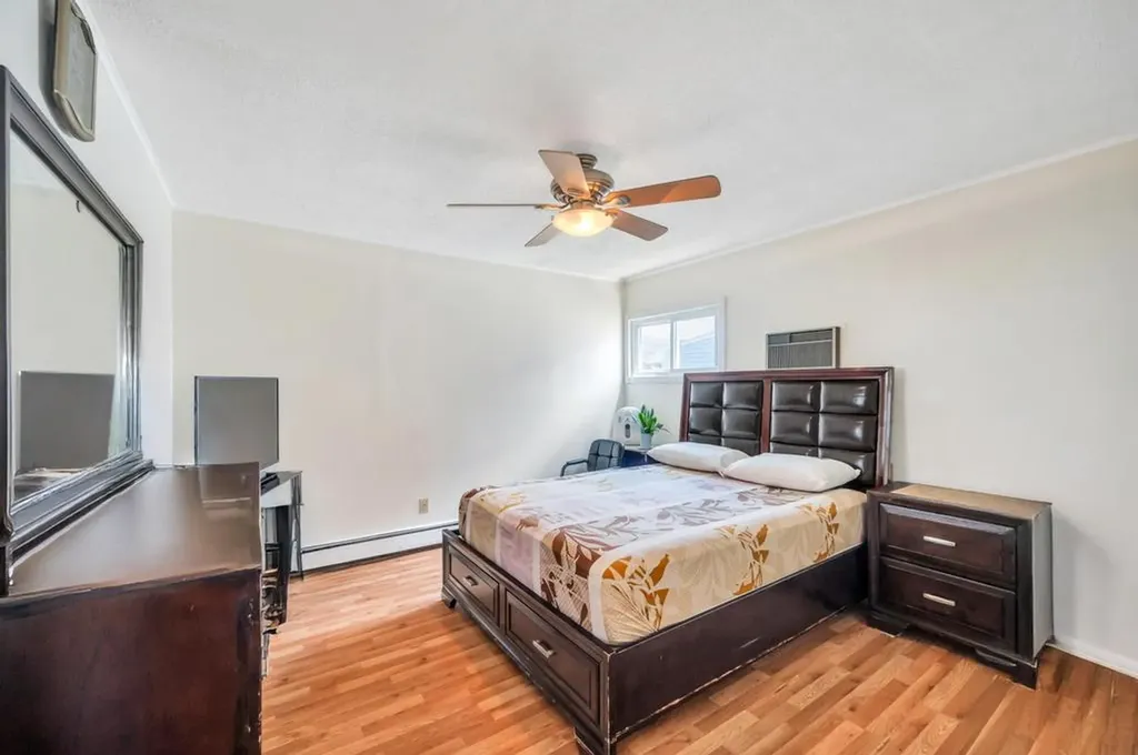 43 W Cabot Lane Westbury NY 11590