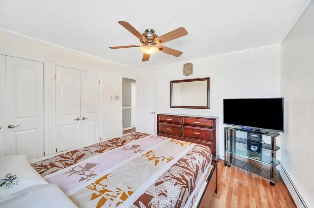 43 W Cabot Lane Westbury NY 11590