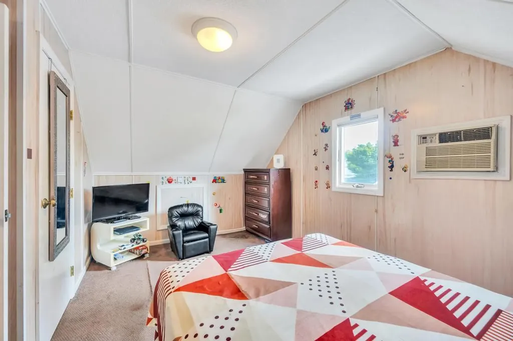 43 W Cabot Lane Westbury NY 11590