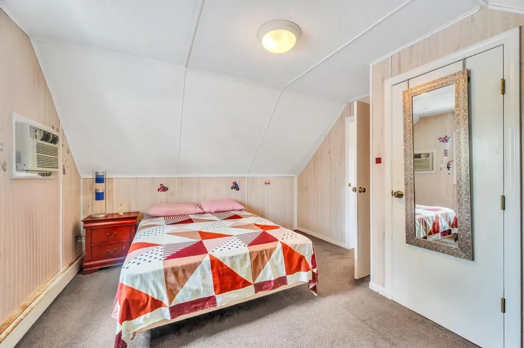 43 W Cabot Lane Westbury NY 11590