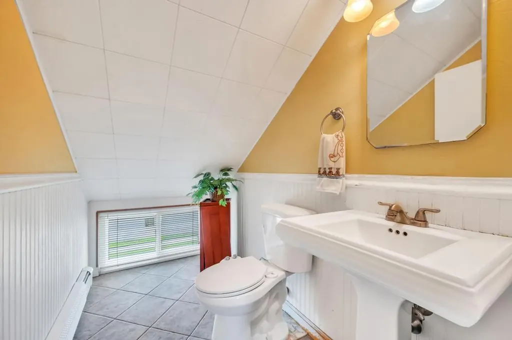 43 W Cabot Lane Westbury NY 11590