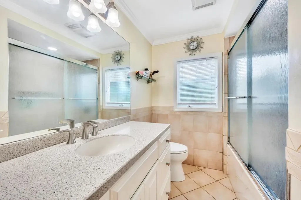 43 W Cabot Lane Westbury NY 11590