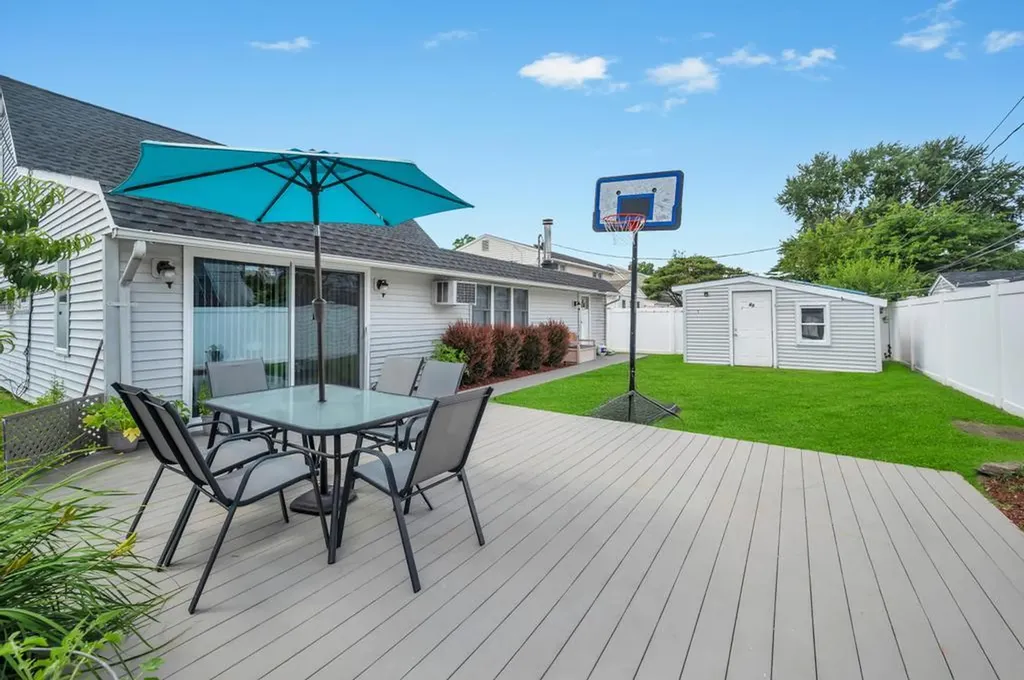 43 W Cabot Lane Westbury NY 11590