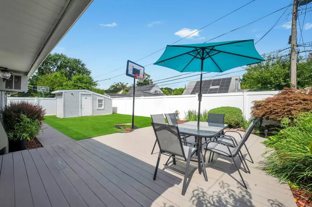 43 W Cabot Lane Westbury NY 11590