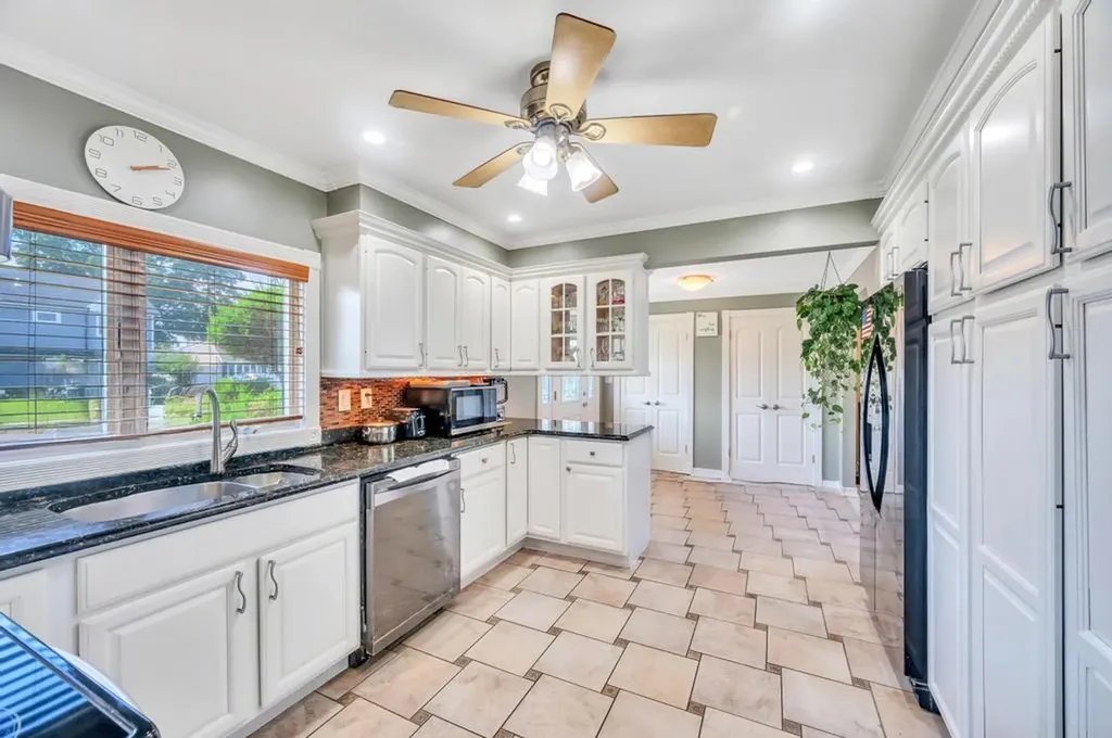 43 W Cabot Lane Westbury NY 11590