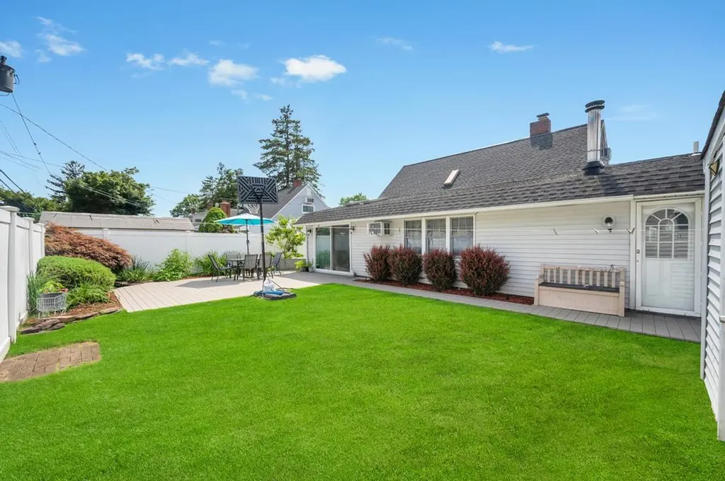 43 W Cabot Lane Westbury NY 11590