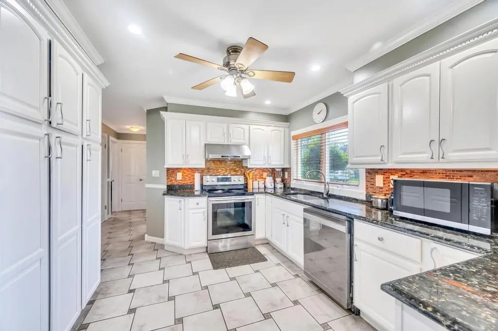 43 W Cabot Lane Westbury NY 11590