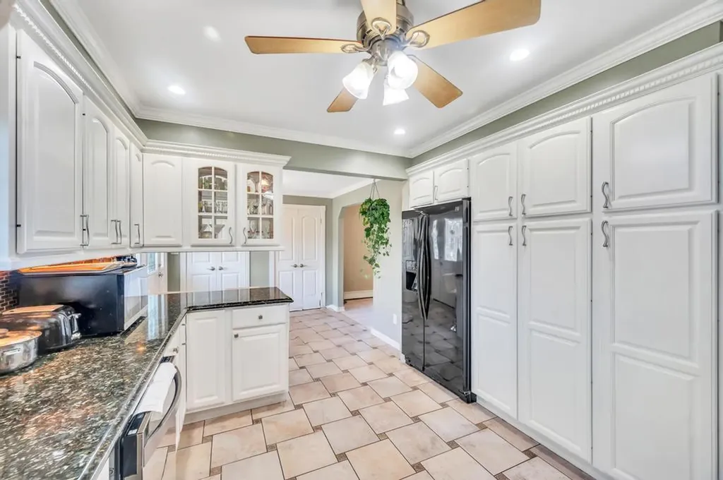 43 W Cabot Lane Westbury NY 11590