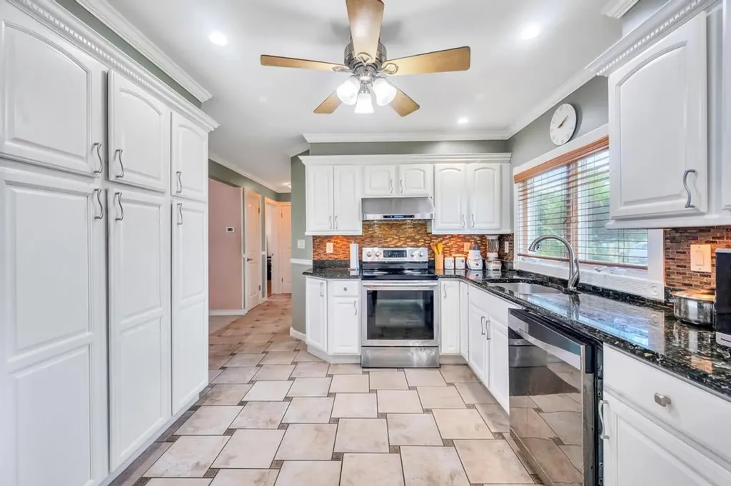 43 W Cabot Lane Westbury NY 11590