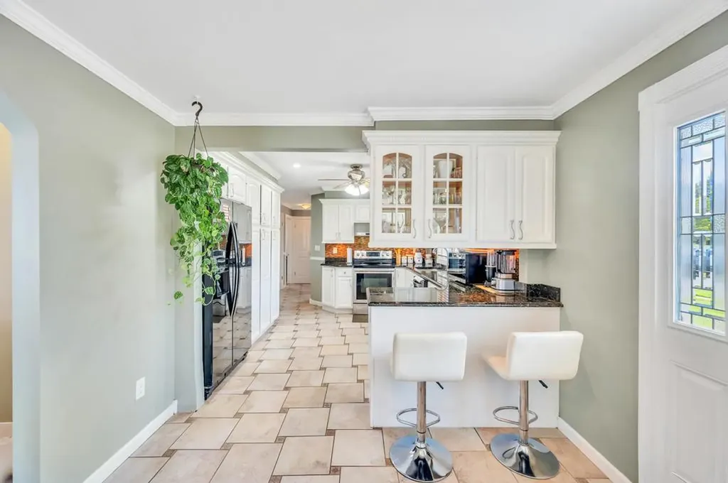 43 W Cabot Lane Westbury NY 11590